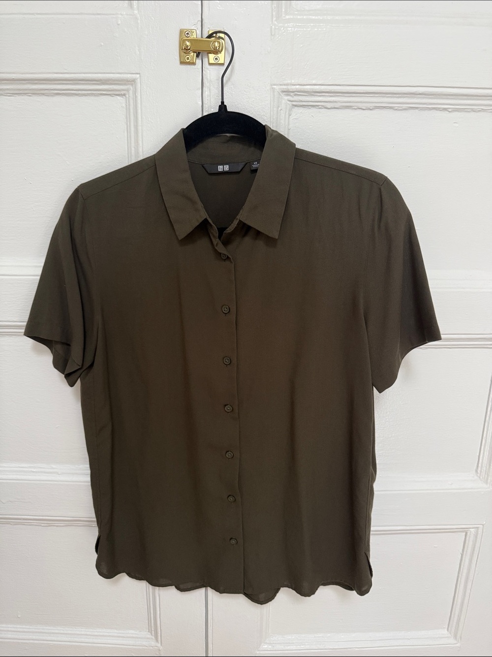 Uniqlo Olive Short-Sleeve Button Front Shirt